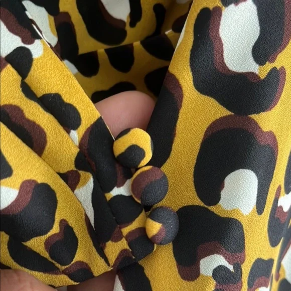 Who What Wear Leopard Print deep v wrap Blouse - Picture 7 of 7